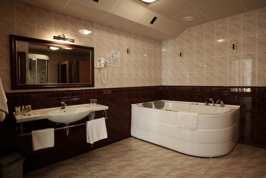 Siauliu Krasto Medziotoju Uzeiga Hotel Siauliai  Ruang foto