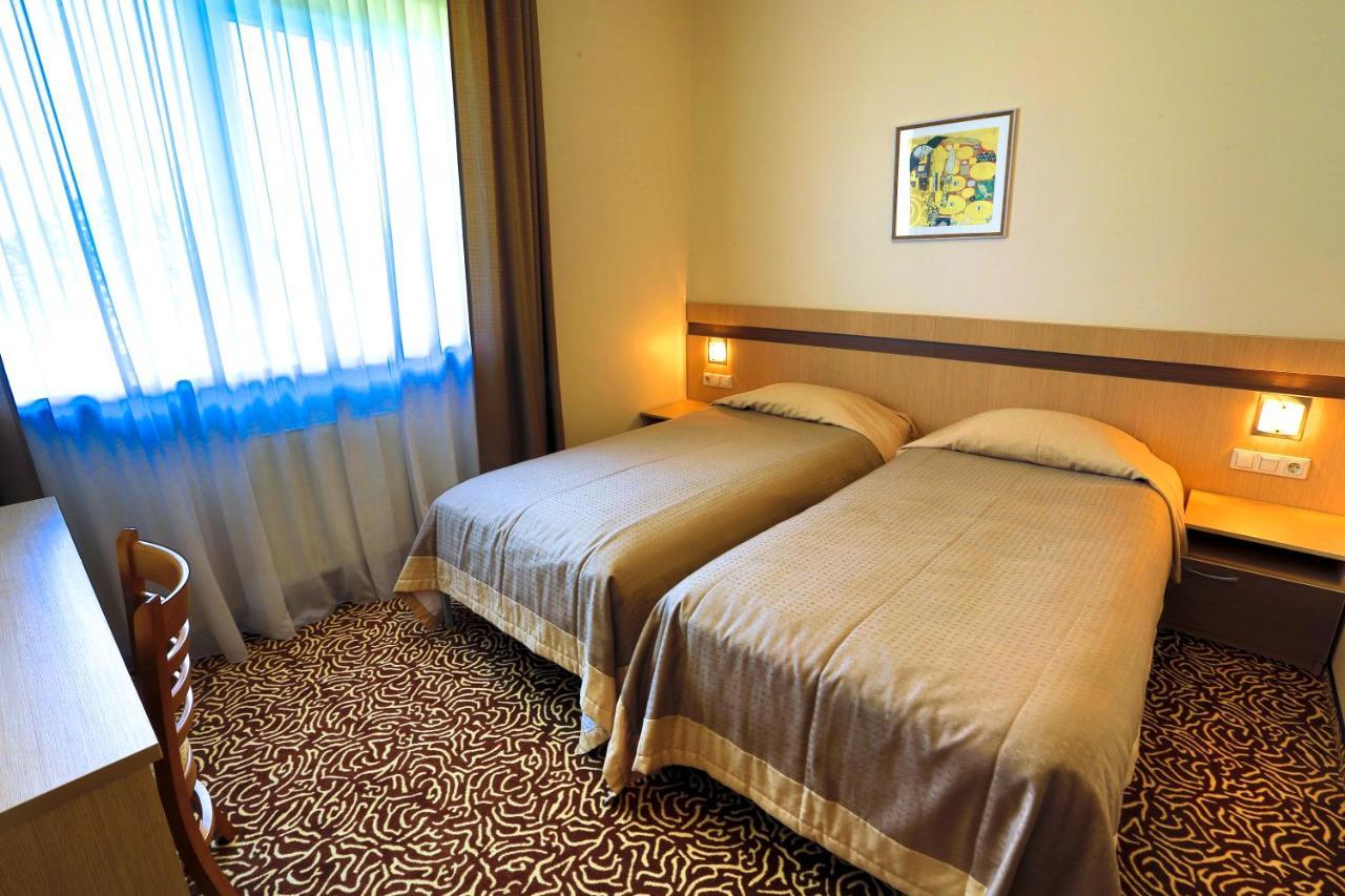 Siauliu Krasto Medziotoju Uzeiga Hotel Siauliai  Bagian luar foto